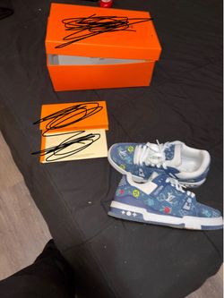 LV trainers azules con blanco size 9.5  de hombre