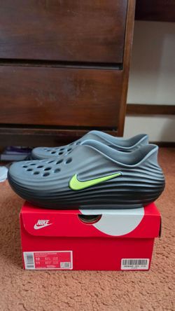 Size 10  nike reactx rejuven8 black volt