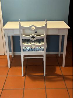 Small Desk and Chair $100 OBO