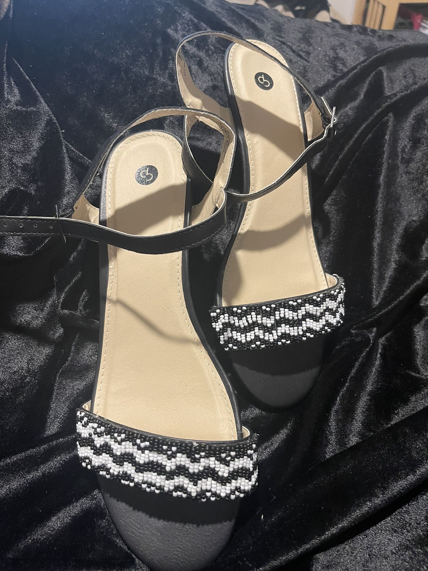 NWT Tori Size 10M Black & White Beaded Wedge Sandal