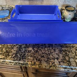 Stackable plastic bin carriers with handles