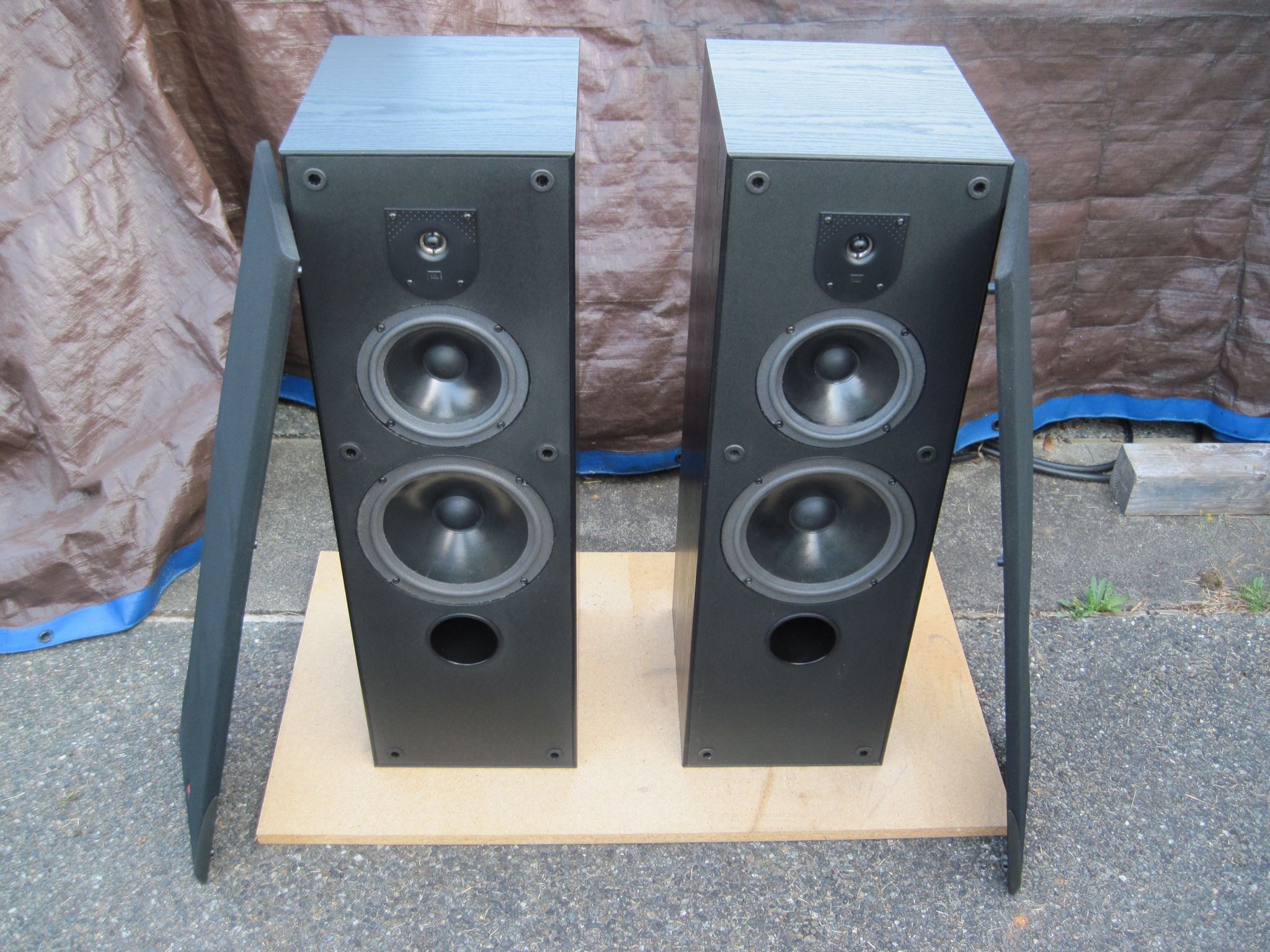 VERY NICE Pair Of JBL MRV308 Stereo Speakers