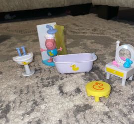 Peppa Pig Bathroom Playset with Figure