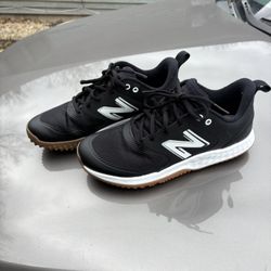 New balance fresh foam v6  baseball turfs