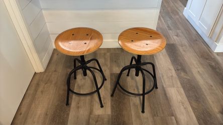 Adjustable bar stools