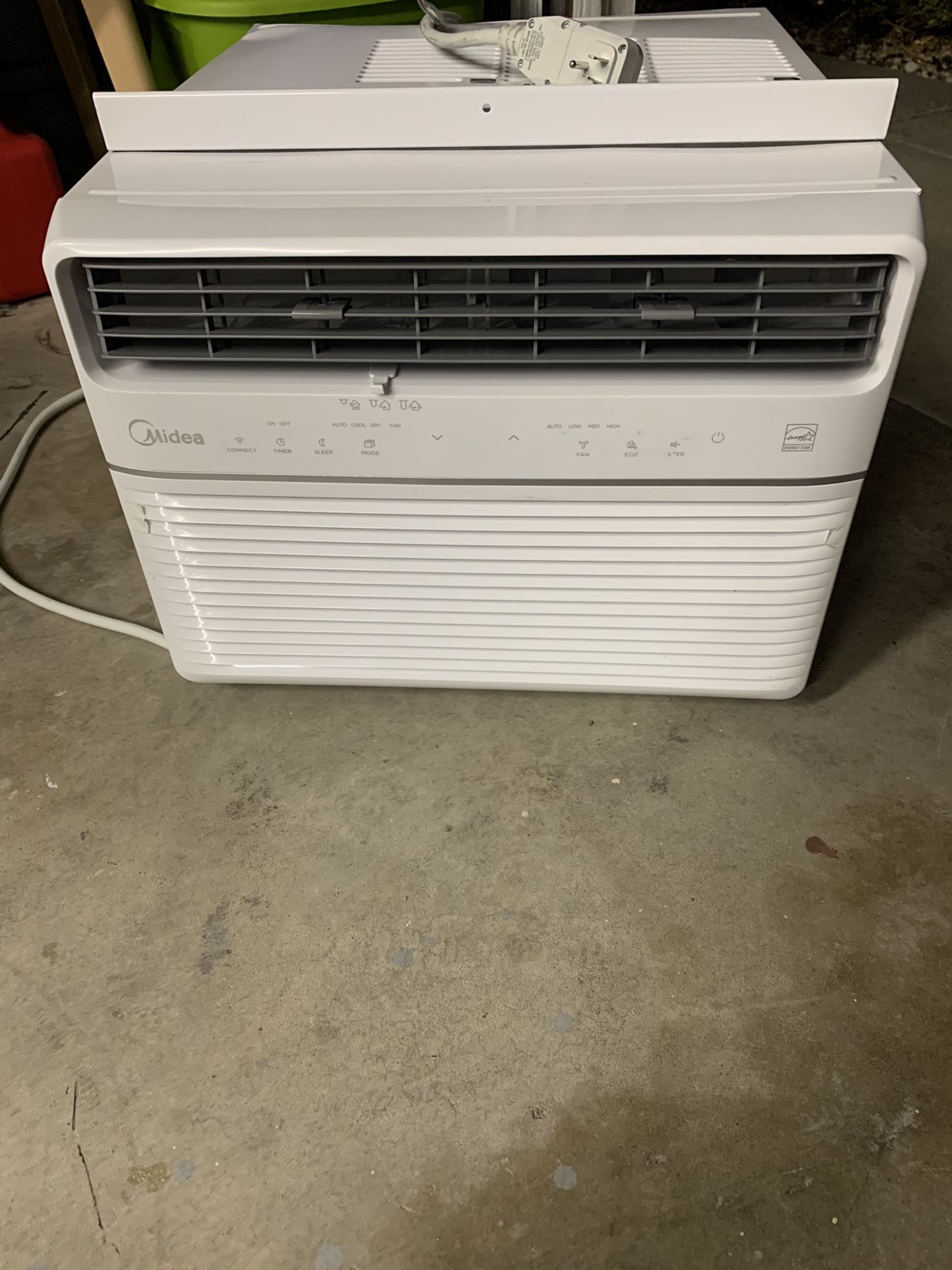 Brand new Midea Window Air Condition 8000-BTU