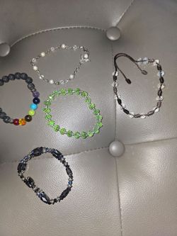 5 bracelets like new