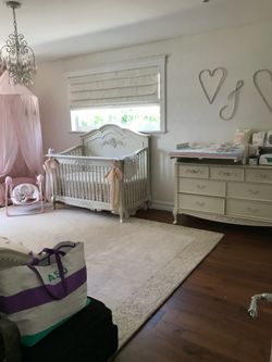 Beautiful Bellini Matching Crib and Dresser