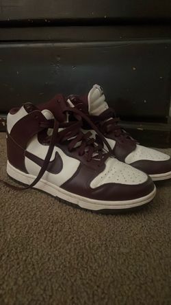 Nike dunks Burgundy color