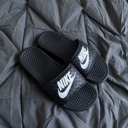 Nike Slides Size 7, $10
