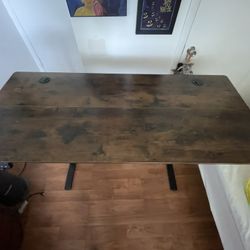 Adjustable Computer Table