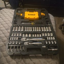 DeWalt Set TM/MC.