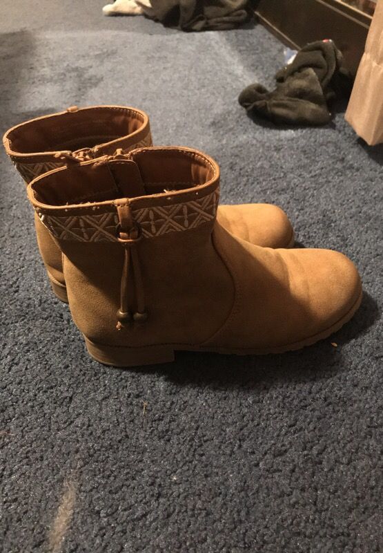 Girls boots