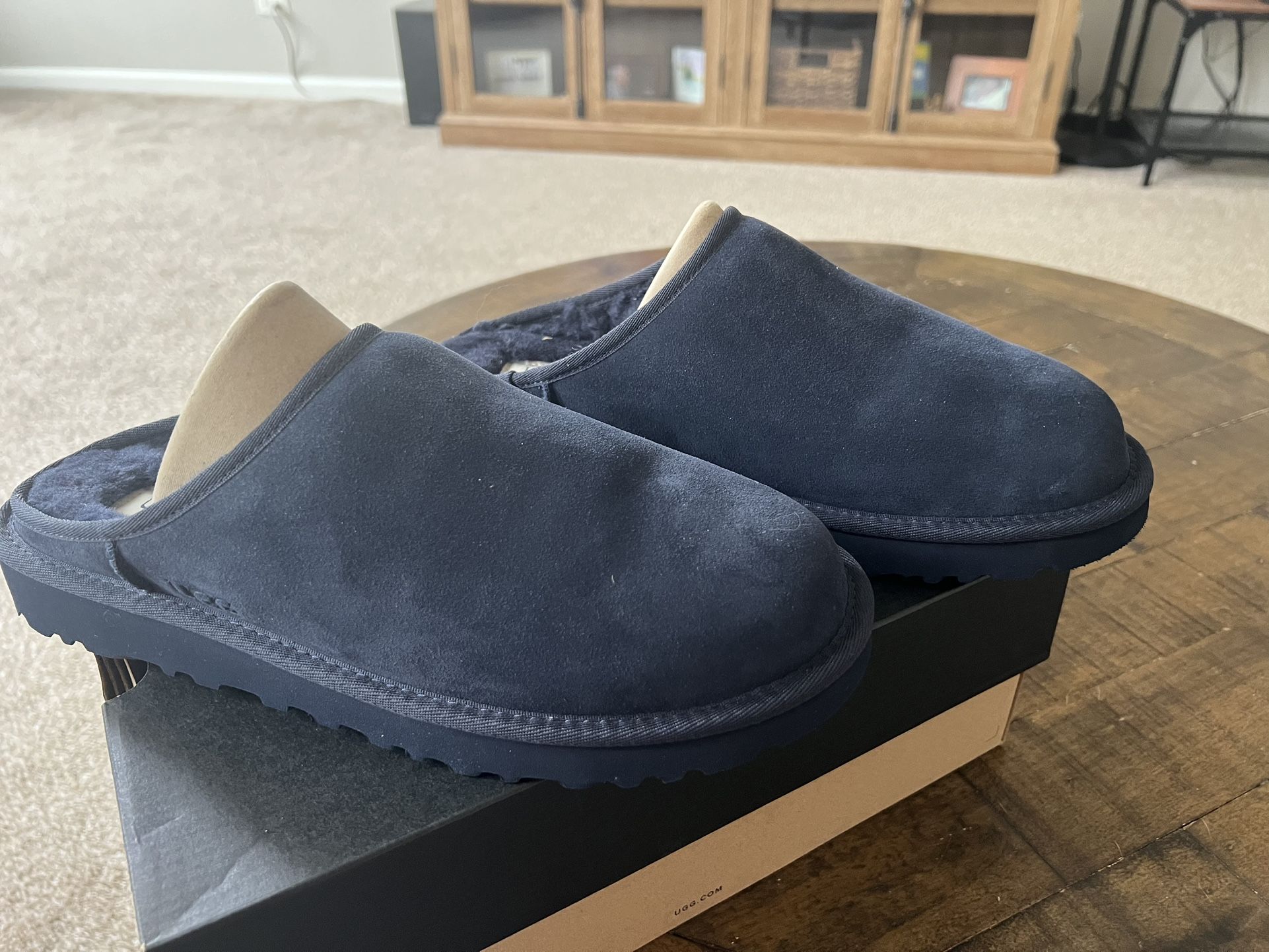 UGG Classic slip on - Mens/Brand new