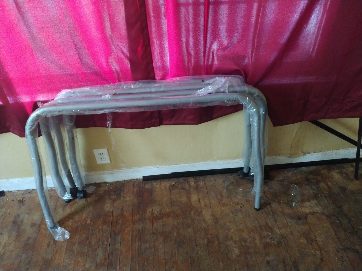 I am selling a ping pong table brand new just took it out of the box have all the pieces I am selling for $125