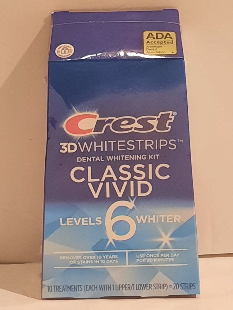 Crest 3D Whitestrips Classic Vivid Dental Whitening Kit 10 Treatments = 20 Strips