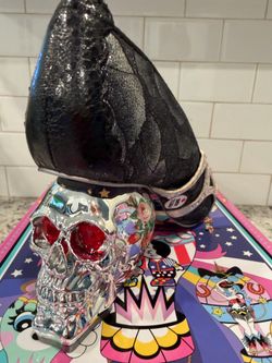 Skull dead serious shoes irregular choice size 37