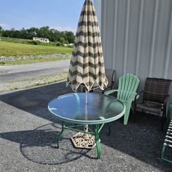 Round Glass Top Patio Table w/ Umbrella & Weighted Umbrella Base 
