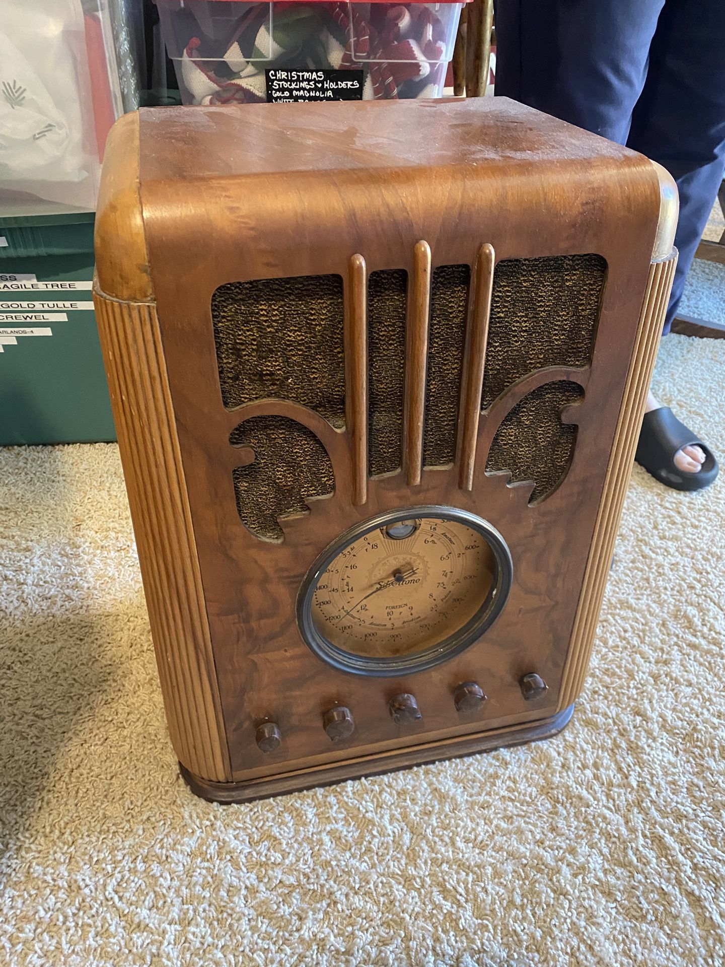 Silvertone Radio
