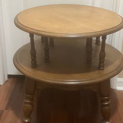 VTG 1950s Ethan Allen? Hand Made Solid Maple Wood Round 2 Tier End Table - 24”D Used in good condition with minor cosmetic blemishes. These blemishes 