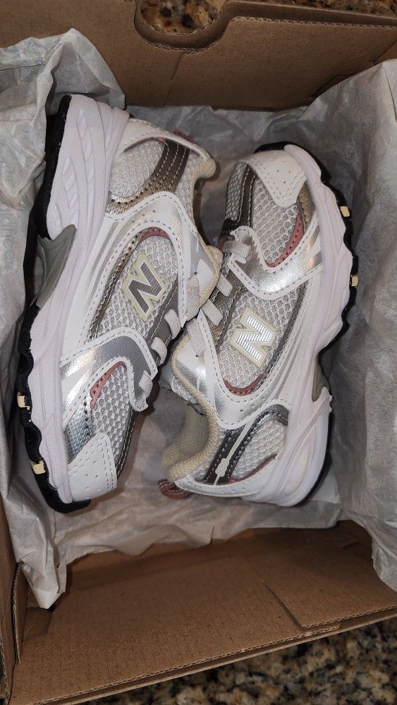 New Balance 530 Athletic Shoe