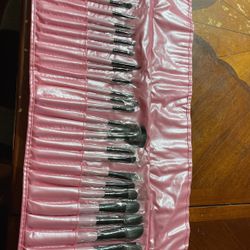 32 piece make up brush