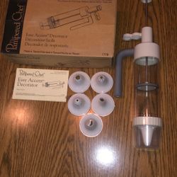 Pampering Chef Easy Accent Decorator