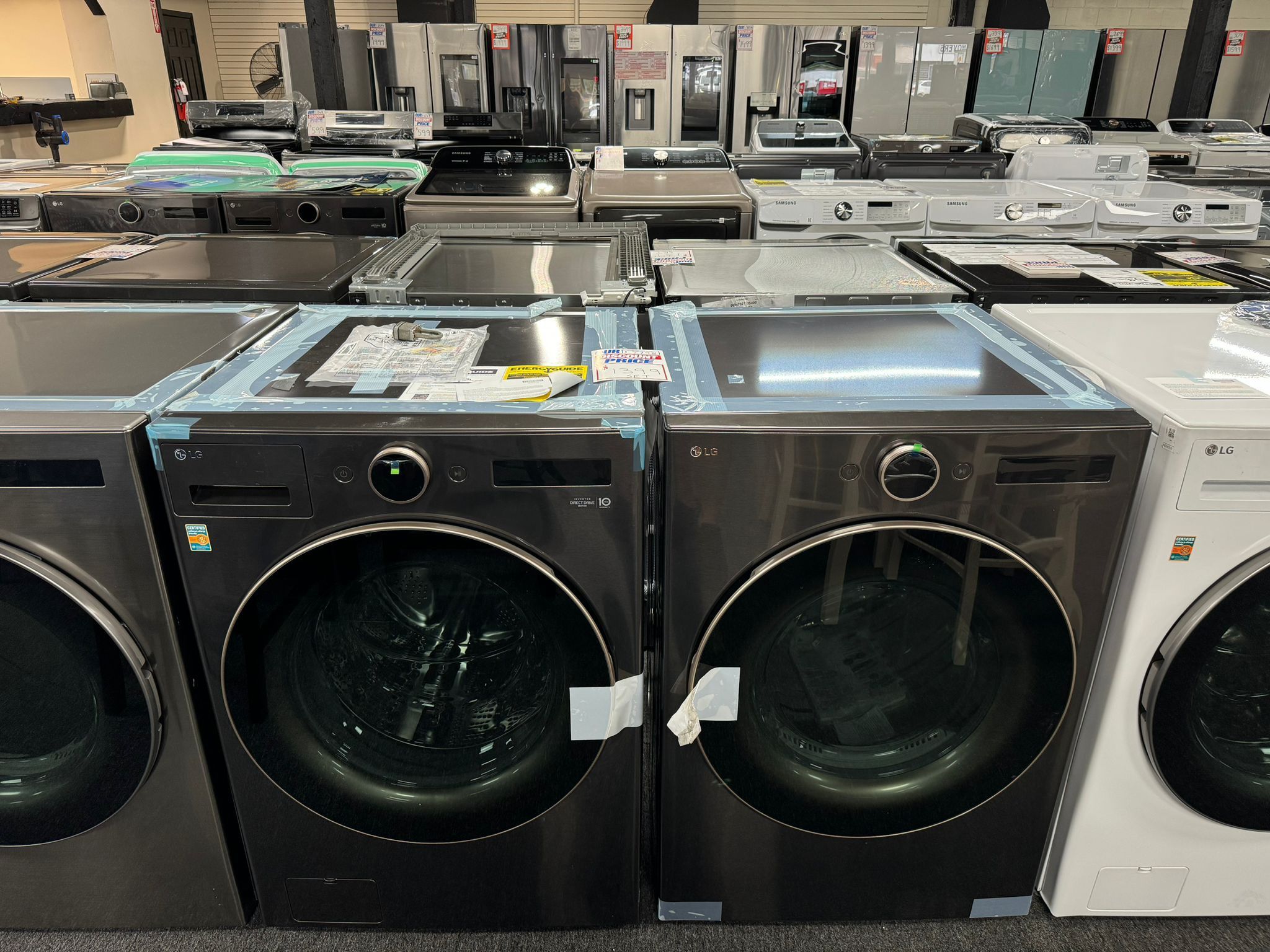 New Scratch & Dent LG Washer & Dryer Set. Delivery & Set Up Available.