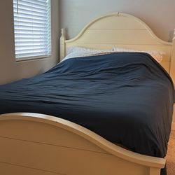 American Signature Queen Bedroom Set $380