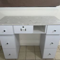 Nail Tech Manicure Table 
