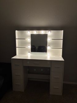 White Makeup Vanity with Lighted Mirror