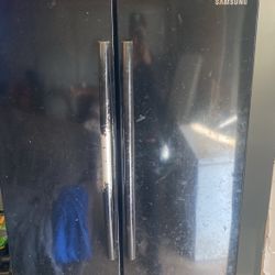 Samsung Refrigerator Works Needs And Handle For Bottom Freezer Part But It Still Opens Works Great 