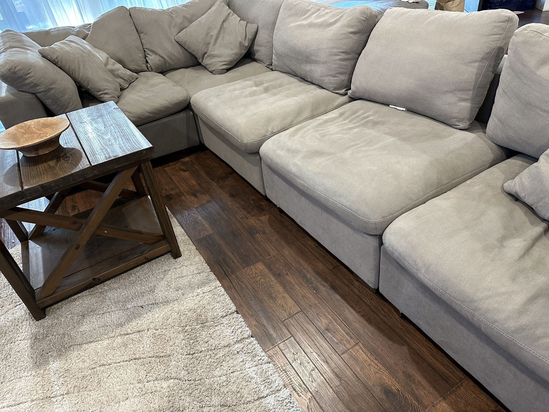 Large 6 Piece Sectional Couch With Ottoman