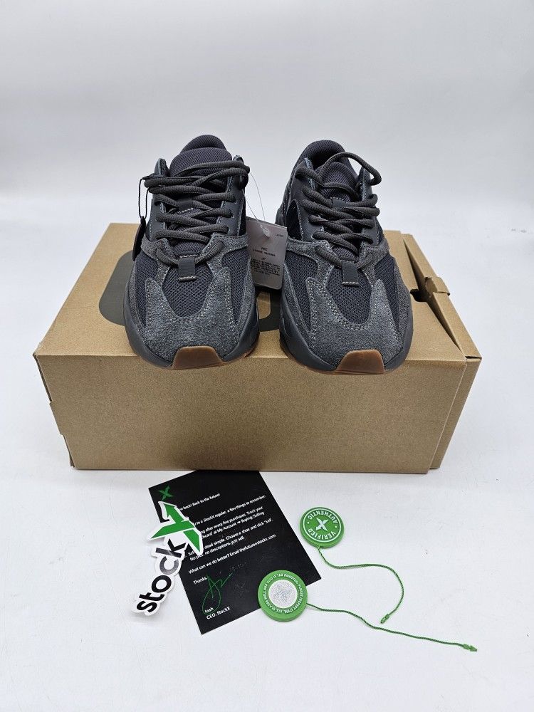 Yeezy Adidas Boost 700 SIZE 7 IN MEN 