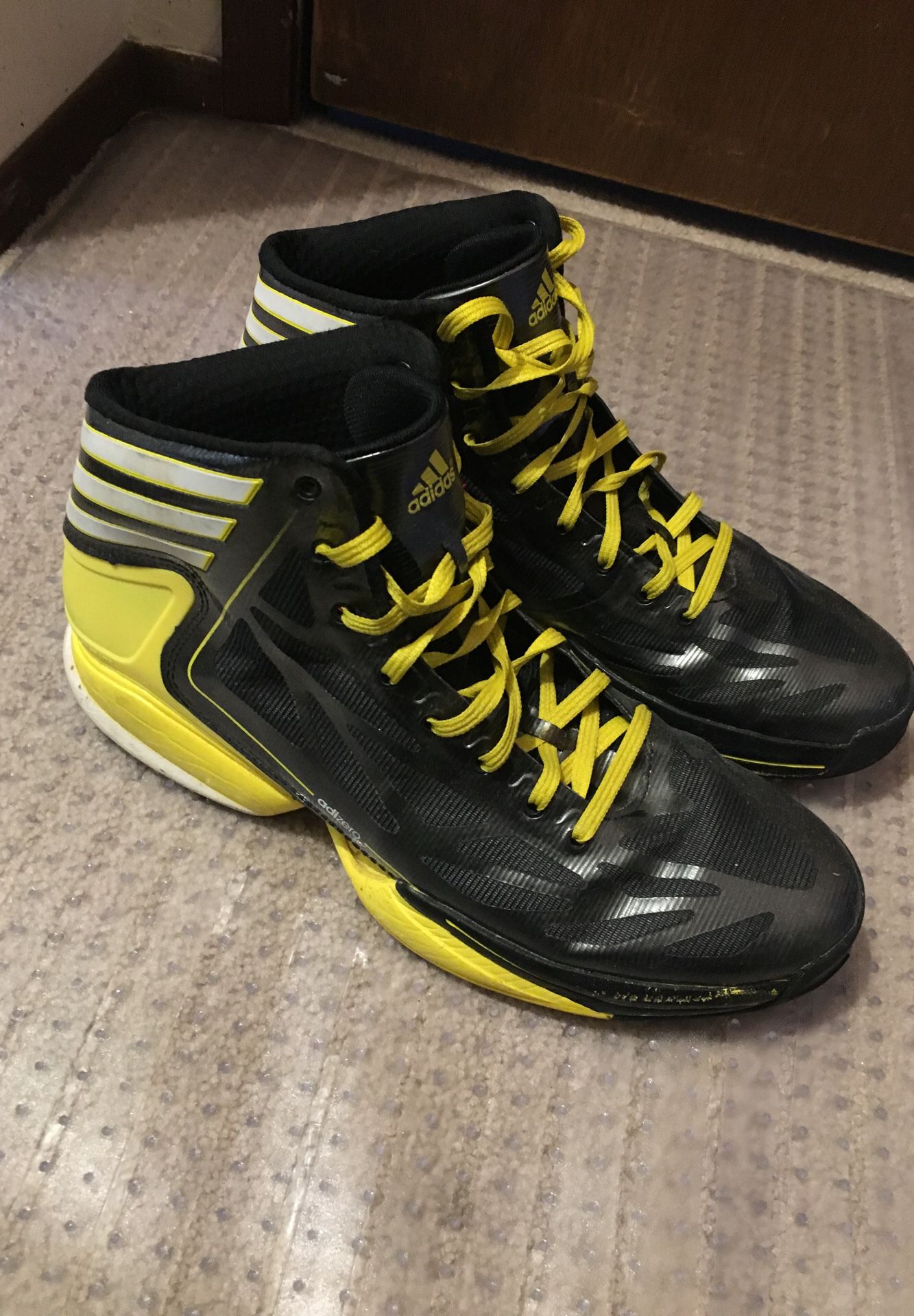 tilbede entreprenør Fra Adidas Adizero crazy light 2 Basketball Shoes size 10.5 for Sale in  Kirkland, WA - OfferUp