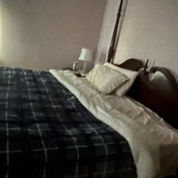 A Beautiful Bedroom Set With No Srash 