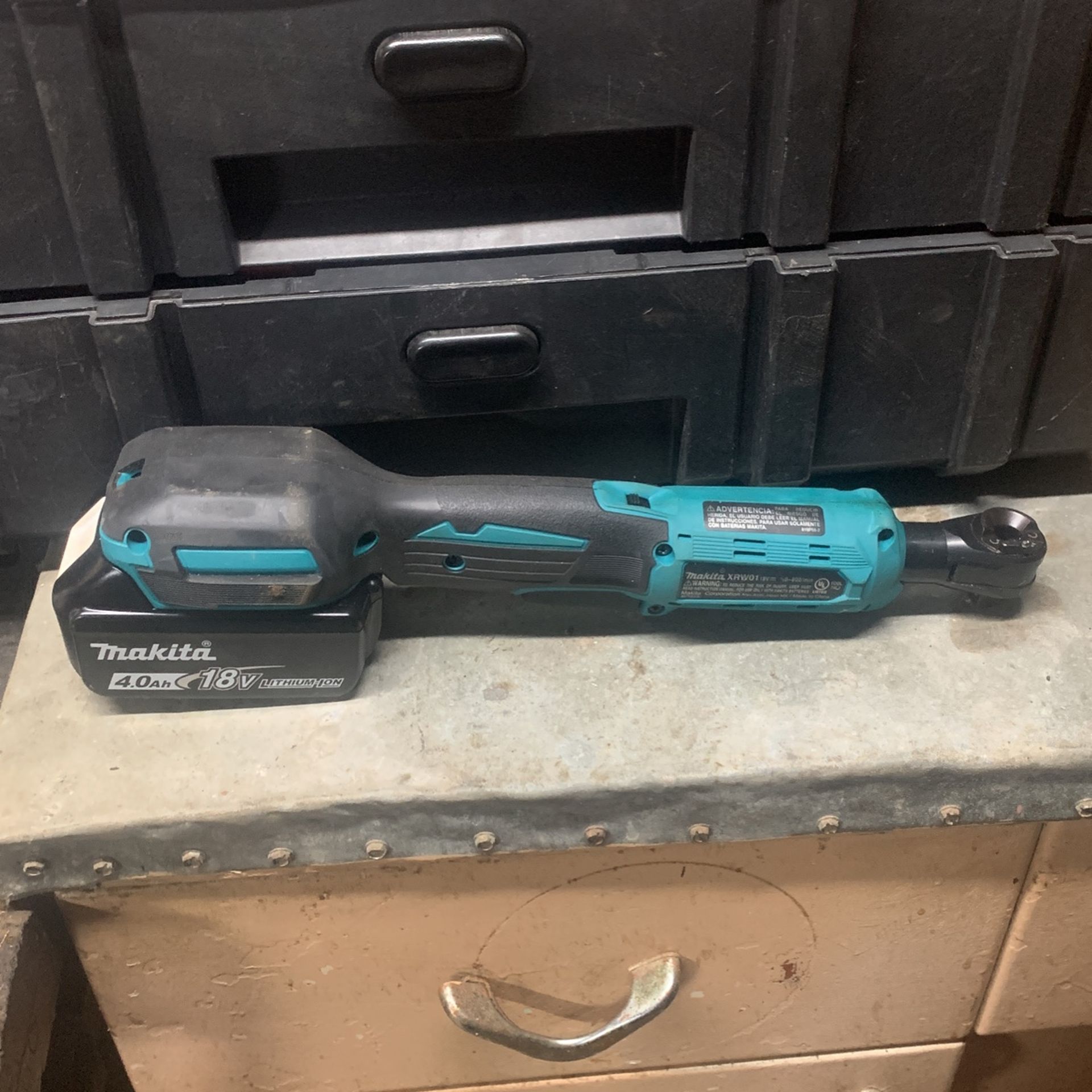 Makita Ratchet W/4 Ah Batter&Charger