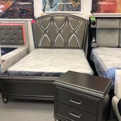 New Queen LED bedroom set /we finance just $39 down payment 