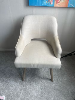 Accent swivel chair
