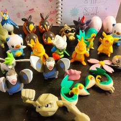 Pokemon figures bundle