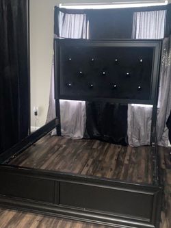 Brooklyn LED Queen Bed with Dresser and Nightstand
