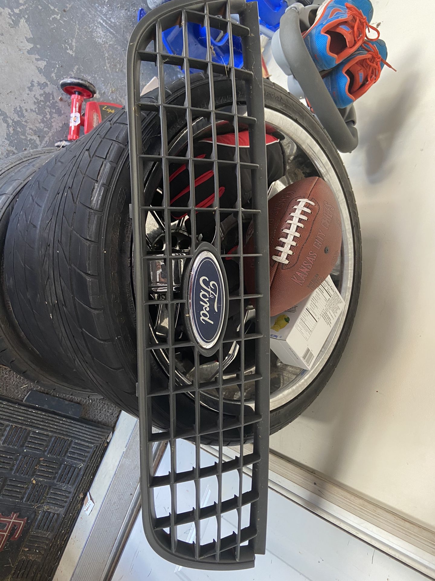 Ford Explorer Grill 2003-06