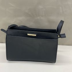 Calvin Klein Purse. Item No  905 (Shopgoodwill)