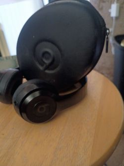 BEATS  SOLO 3 by Dr. Dre