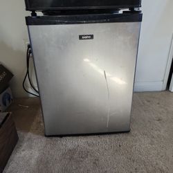 Mini Fridge 