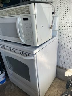 White GE Microwave and Electric Range Set