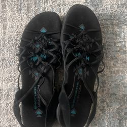 Brand new and color black Woman, sandals Size Number 9