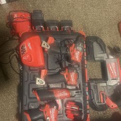 Milwaukee  6 Piece Set 4 18V Batteries 2 M12 Batteries With Chargers