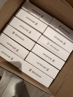 Stanley- 40 oz quencher carry-all– New in Box