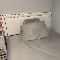 Complete Full Size Bed 